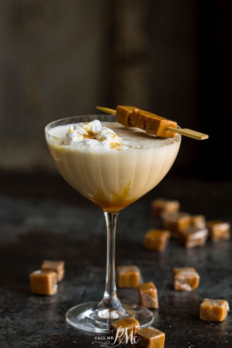 Rumchata Cocktails, Caramel Cocktail, Rumchata Drinks, Caramel Martini, Rumchata Recipes, Blueberry Oatmeal Bake, Baileys Recipes, Caramel Vodka, Cocktail Martini