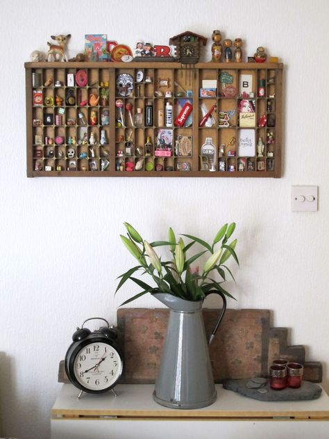 12 Creative Ways to Display Your Collected Items Sitting Bathtub, Trinket Shelf, Bathroom Installation, Printers Tray, Apartment House, Bathroom Units, Hobby Room, One Bedroom Apartment, Apartment Inspiration