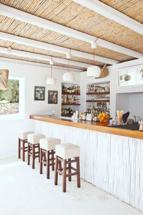 Bright coastal kitchen space with a touch of tropical Beach Cafe, Coastal Kitchen, Pool Bar, Beach Bars, Scandinavian Home, Paros, Restaurant Interior, Coastal Homes, A Bar