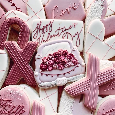 Meagan Hobbs on Instagram: “BE MINE. 💕 • • Allll shades of @americolor Dusty Rose + Mauve (mixed) just add a little more white to the pastels or add some Deep Pink for…” Always Single, Cookies Valentines, Cookie Techniques, Valentine Cookies Decorated, Flooding Cookies, Valentine Sugar Cookies, Sugar Cookie Royal Icing, Loving Husband, Valentine Desserts