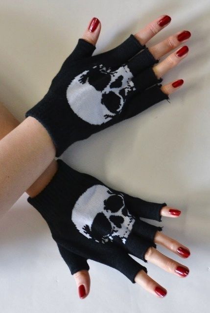 ☆ Cutoff Fingerless Wrist Gloves Punk Goth Emo Black White Skeleton Skulss -::- Ebay Shop: Anahit_53 ☆ Emo Mode, Wrist Gloves, Cooler Style, Skull Clothing, Skull Fashion, Emo Outfits, Emo Fashion, Swaggy Outfits, Punk Goth