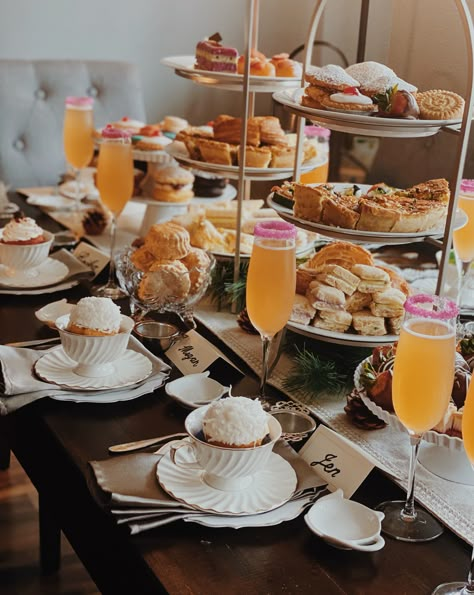 High Tea Presentation Ideas, Champagne High Tea Party, Afternoon Tea At Home Ideas, Bridal Shower Setup At Home, At Home Afternoon Tea, High Tea Brunch Ideas, High Tea At Home Party Ideas, High End Tea Party, Hen Do Afternoon Tea