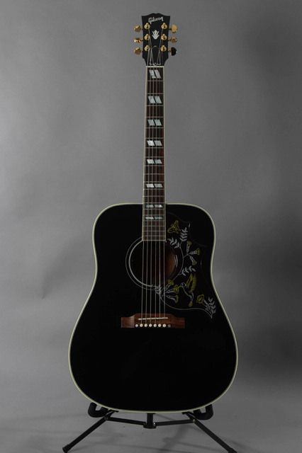 2019 Gibson Hummingbird Acoustic Guitar Ebony Black Acoustic Guitar Design, Cool Guitar Acoustic, Guitar Designs Acoustic, Unique Acoustic Guitars, Cool Acoustic Guitar Designs, Gibson Hummingbird Guitar, Gibson Acoustic Guitars, Beautiful Guitars Acoustic, Pretty Acoustic Guitars