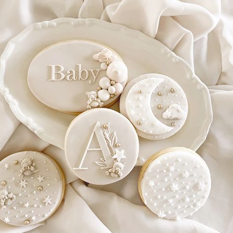 Clouds Theme, Moon Baby Shower Theme, Cloud Baby Shower Theme, Babby Shower, Star Baby Shower Theme, Baby Gender Reveal Party Decorations, Baby Shower Theme Decorations, White Baby Showers