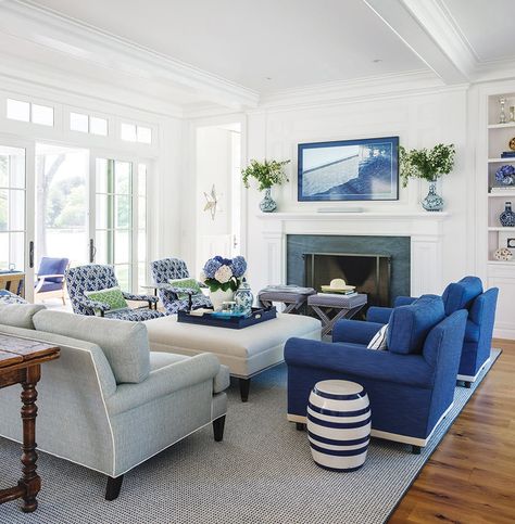 Blue And White Living Room, Home Design Magazines, White Living, White Living Room, Blue Living Room, Traditional Living Room, Beach House Decor, Decoration Design, Home Living Room