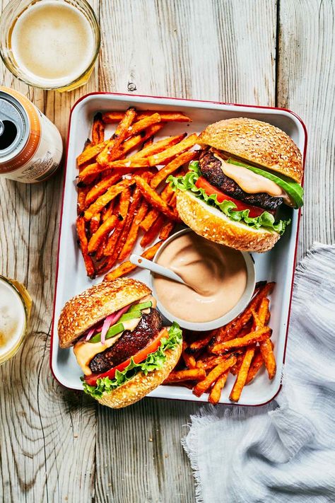 Grillable Veggie Burger, Easy Veggie Burger, Evergreen Kitchen, Black Bean Burger Recipe, Burger Photography, Chipotle Black Beans, Spicy Burger, Burgers Recipes, Chipotle Mayo