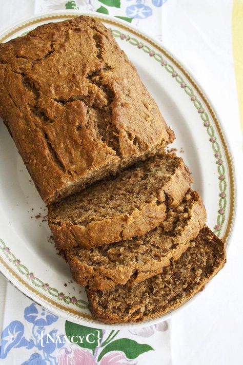 Who doesn't love banana bread? It's such a great snack to have on hand! I love trying out different banana bread recipes and decided to try a version that uses whole wheat and white whole wheat flour. I haven't made that many recipes with whole wheat flour—normally I bake with unbleached flour—but this banana bread has inspired me to try more! It has a great banana flavor, it's sweetened with brown sugar and honey, and you can't really tell it's made with whole wheat flour. So if you l… Different Banana Bread, Honey Banana Bread, Homemade Whole Wheat Bread, Whole Wheat Banana Bread, Healthy Bakes, Pumpkin Spice Bread, Healthy Cakes, Dessert Breads, Blueberry Chocolate