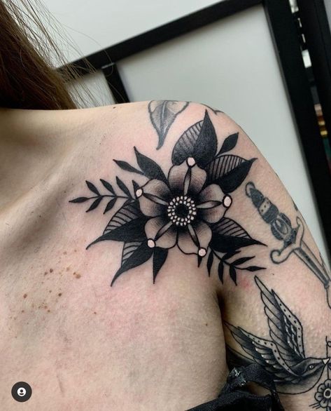 Black And Grey Traditional, Wrap Shoulder Tattoo, Feminine Blackwork Tattoo, Short Sleeve Tattoo Women, Old School Daisy Tattoo, Trad Shoulder Tattoos For Women, Shoulder Tattoos Traditional, Lace Tattoos For Women Sleeve, Tudor Rose Tattoo