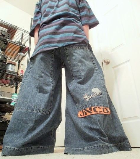 You go on a first date and the person shows up wearing this - whaddya do? @jncoindustries Streetwear Baggy Jeans, Vintage Baggy Jeans, Y2k Mens, Full Length Jeans, Street Punk, Jnco Jeans, Y2k Men, Pants Fabric, Style Wide Leg Pants