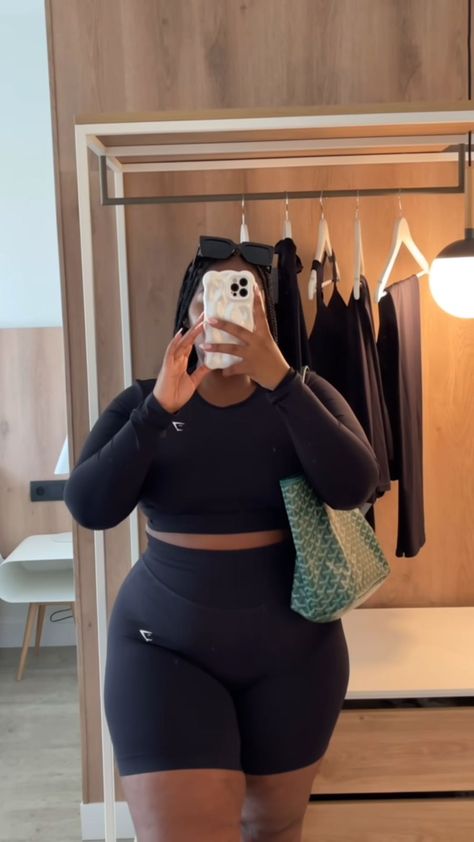 Cute Gym Fits Plus Size, Workout Sets Plus Size, Gym Aesthetic Outfits Plus Size, Plus Workout Outfit, Plus Size Workout Aesthetic, Plus Size Pilates Outfit, Gym Outfits For Black Women, Plus Size Weight Lifting, Academia Plus Size Outfit