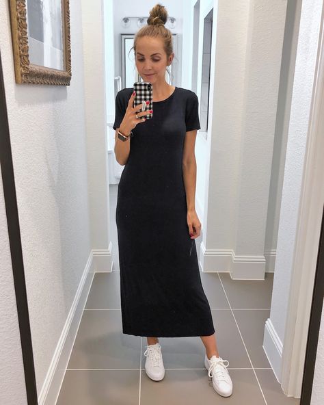 Navy maxi dress Maxi Dress With White Sneakers, Long Navy Blue Dress Outfit Casual, Maxi T Shirt Dress Outfit, Maxi Dress With Sneakers, Amazon Clothing Haul, Blue Maxi Dress Outfit, Dresses With Tennis Shoes, Mom Outfit Ideas, How To Tie A Knot