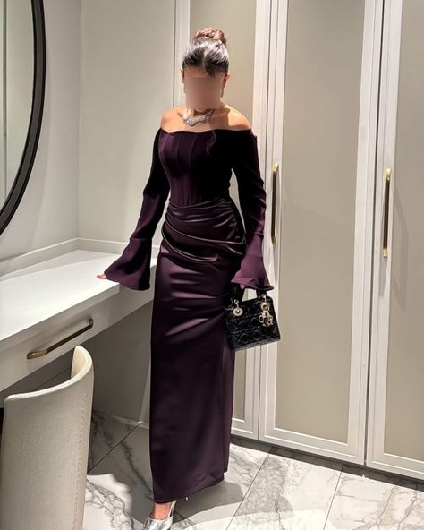 Hijab Dresses Party, Modest Dinner Outfits, Gowns Dresses Elegant Classy, Dark Purple Outfit, Modest Party Outfit, Bday Dresses, Dark Purple Dress, Eye Makeup Inspo, Dark Purple Dresses