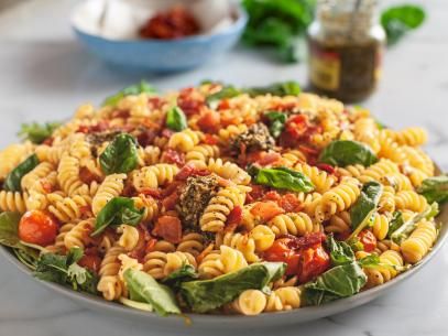 BLT Pasta Recipe | Ree Drummond | Food Network Ree Drummond Blt Pasta Salad, Pioneer Woman Blt Pasta, Pioneer Woman Pasta O’s, Blt Pasta Salad Pioneer Woman, Pasta Salad Pioneer Woman, Pioneer Woman Pasta, Pioneer Woman Pasta Salad, Italian Pastas, Food Network Recipes Pioneer Woman