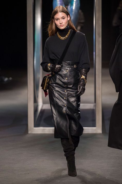 2018 Runway, Casual Styles, Milano Fashion Week, Cooler Look, Dubai Fashion, Milan Fashion Weeks, Looks Black, Alberta Ferretti, Leather Outfit