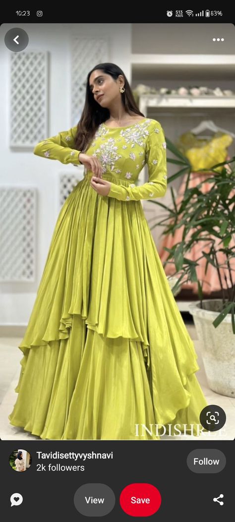 Middle Cut Kurti Design, Marriage Lehenga, Frocks For Women Party, Mom And Daughter Dresses, Traditional Dresses Indian, Long Frocks For Women, Beautiful Simple Mehndi Design, Indian Closet, Chin Exercises