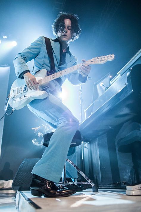 Jack White Meg White, Behind Blue Eyes, The White Stripes, Jack White, Guitar Hero, New Rock, Music Icon, Shades Of White, Guitar Player