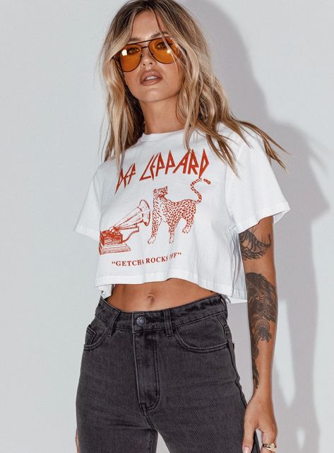 Def Leppard Crop Tee White Cropped Graphic Tee Outfit, Cropped Tee Outfit, Cropped Graphic Tees, Perfect Girl, White Top Women, Graphic Tee Outfits, White Princess, Def Leppard, Top Graphic Tees