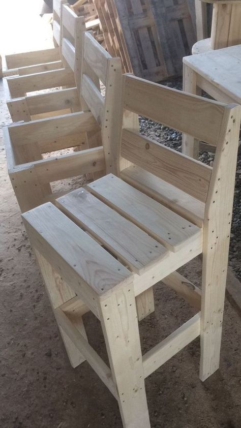 1000 Pallet Ideas Diy Bar Stools, Diy Wood Pallet Projects, Wood Chair Design, Kursi Bar, Woodworking Business, Diy Wooden Projects, Wooden Pallet Projects, Outdoor Furniture Plans, Easy Wood Projects