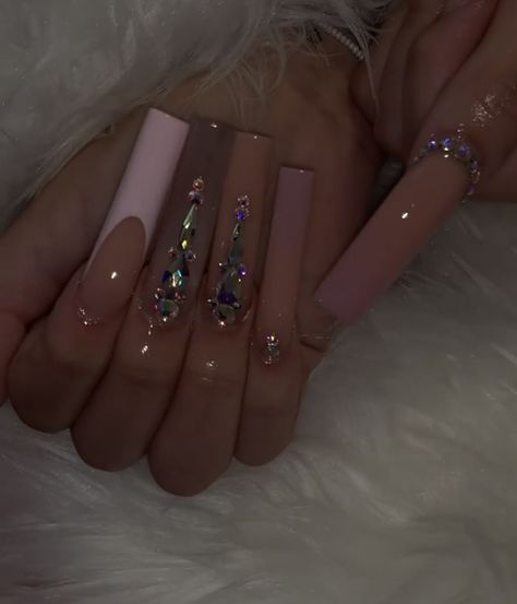 Acrylics With Rhinestones, Long Square Acrylic Nails Pink, Long Nails With Gems, Pink Nails With Gems, Nail Rhinestone Design, Pink Glam Nails, Pink Gem Nails, Acrylic Nails With Rhinestones, Nails Gems