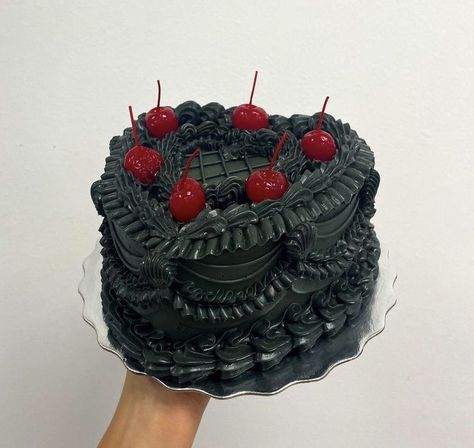 Emo Cakes Birthdays, Emo Cake, Black Vintage Cake, Dark Cakes, Spooky Cakes, Gothic Birthday Cakes, Goth Cakes, Emo Party, February Mood