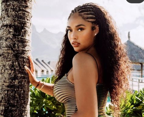 Cornrow Hairstyles With Loose Hair, Half Fulani Braids Half Curly, Corn Row Curly Hair, Braided Hairstyles With Hair Out, Fulani Braids With Jewelry, Curly Leave Out Braids, Natural Curly Hair Braid Styles Half Up, Half Up Half Down Braids Natural Hair, Braid With Curly Hair In The Back