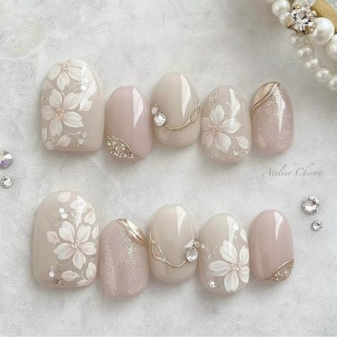 Korean Flower Nail Art, Princess Core Nails, Tea Party Nails, Press On Nails Aesthetic, Beige Nail Designs, Tokyo Nails, Cny Nails, Classy Gel Nails, Nails Bride