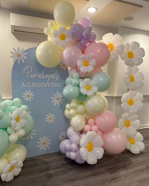 Plum Parties on Instagram: "Penelope’s a Groovy One ☮️ #balloons #balloondecor #balloonarch #firstbirthday #groovyone #birthday" 1st Birthday Backdrop Girl, Daisy One Birthday, Groovy Birthday Backdrop, Groovy One Backdrop, Baby Girl Birthday Decoration Ideas, Birthday Themes For Girls 1st, 1 Birthday Decoration, Girls First Birthday Theme, Baby Girl Birthday Party Ideas