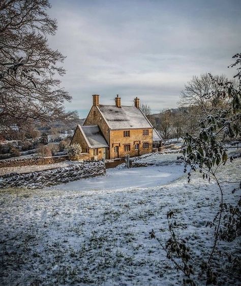 English Country Cottages, Last Breath, Winter Cottage, Snow Christmas, Stone Cottage, Winter Scenery, English House, English Country House, The Cotswolds