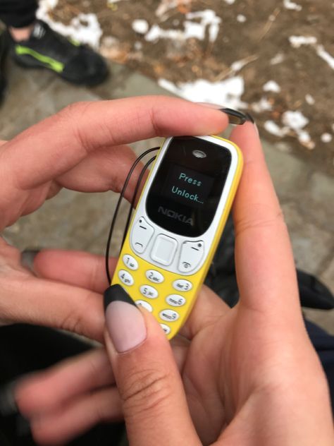 Smallest phone in the world , yellow nokia , nokia aesthetic , Nokia Flip Phone Aesthetic, Nokia Phone Aesthetic, Nokia Aesthetic, Flip Phone Aesthetic, Phone Jokes, Nokia Phone, Phone Aesthetic, Childhood Movies, Simple Background Images