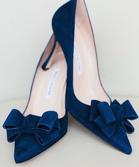 These Manolo Blahniks blue velvet pumps with bow details are elegant and sophisticated. We love the feminine bows with the deep blue colour. . . . #fashion #inspiration #blue #todaystheme #shoes #design #friday #homedecor #instagood #manoloblahnik Shoes With Bows, Navy Wedding Shoes, Hak Tinggi, Mode Tips, Blue Wedding Shoes, Manolo Blahnik Heels, Gorgeous Shoes, Fabulous Shoes, Moda Vintage