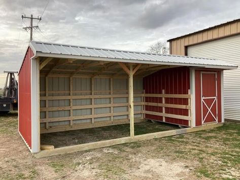 Pallet Run In Shed Horse Shelter, Cow Lean To Shelters, Donkey Enclosure Ideas, Horse Lean To Shelters, Small Cow Shed Design, Horse Pasture Shelter, Horse Shelter Ideas Cheap, Run In Shed For Horses, Horse Shelter Plans