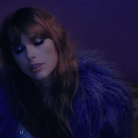 Lavender Haze Music Video Taylor Swift, Taylor Swift Lavender Haze Music Video, Lavender Haze Taylor Swift Aesthetic, Lavender Haze Makeup, Taylor Swift Midnights Lavender, Lavender Haze Aesthetic, Taylor Swift Icons Aesthetic, Midnights Lavender Haze, Electronic Notebook