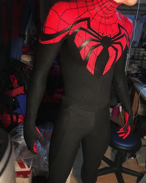 Moon Knight Cosplay, Superior Spider Man, Spiderman Outfit, Spiderman Comic Art, Spiderman Suits, Spiderman Costume, Spiderman Cosplay, Black Spiderman, Superhero Cosplay