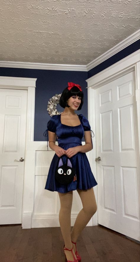 Kiki Costume Studio Ghibli, Kiki's Delivery Service Costume Diy, Kikis Delivery Service Halloween, Kiki’s Delivery Service Costume Ideas, Kiki's Delivery Service Halloween Costumes, Ghibli Dresscode, Studio Ghibli Costume Halloween, Ghibli Cosplay Ideas, Kiki Delivery Service Costume