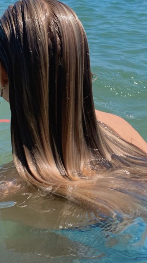 Blonde Wet Hair, Wet Beach Hair, Wet Hair Aesthetic, Brown Beach Hair, Friend Travel, Lake Hair Styles, Water Hair, Extra Long Hair, Wet Hair