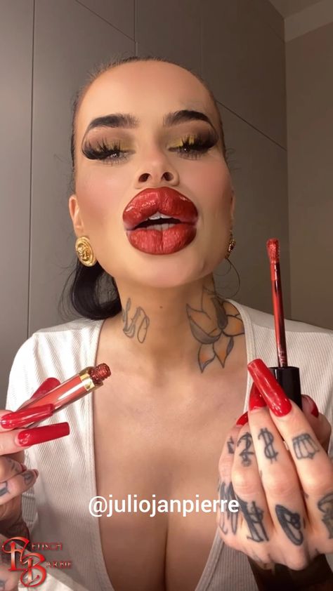 Huge Lips Injections, Big Lips Funny, Big Glossy Lips, Big Lips Girl, Big Lips Aesthetic, Big Lips Makeup, Full Lips Makeup, Pouting Lips, Bigger Lips