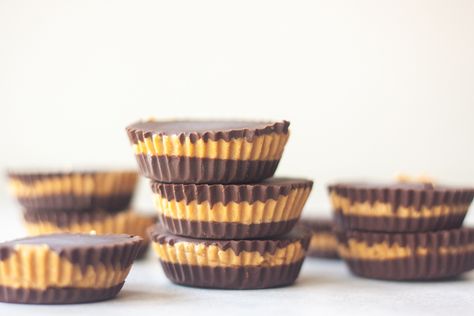 A Whisk and Two Wands - Protein Peanut Butter Cups, Protein Peanut Butter, Healthy Peanut Butter Cups, Vanilla Plant, Reese's Peanut Butter Cups, Peanut Butter Eggs, Snacks Easy, Plant Based Protein Powder, Peanut Butter Powder