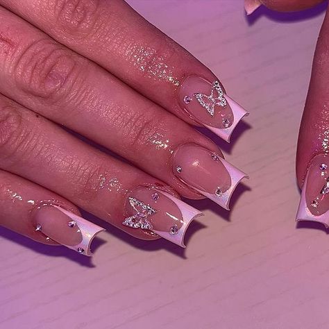 Light Purple Nails Acrylic Coffin, Gel X Nails With Charms, Light Purple Nails Short, Acrylics With Charms, Nail Inspo Square Medium, Light Pink Short Nails, Nail Ideas Medium, Short Nail Set Ideas, 18th Birthday Nails Ideas