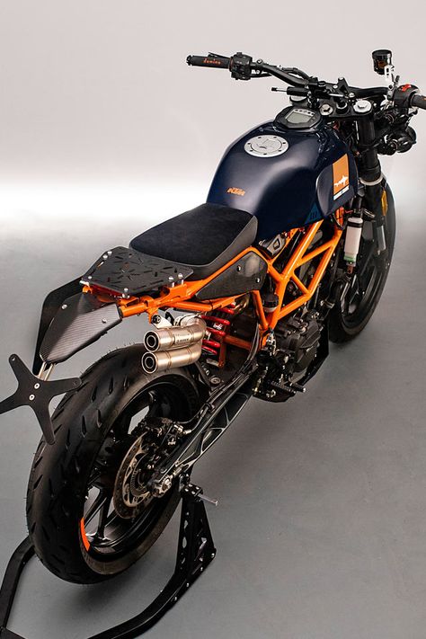 GREAT BRIGHT. Mandrill Garage’s ‘Orange Shark’ KTM Racer Ktm 1290 Super Duke R Modified, Ktm Cafe Racer, Ktm Duke Custom, Ktm 1390 Super Duke R, Ktm Duke Cafe Racer, Custom Bikes Cafe Racers, Motorbike Art, Ktm Duke, Specialized Bikes