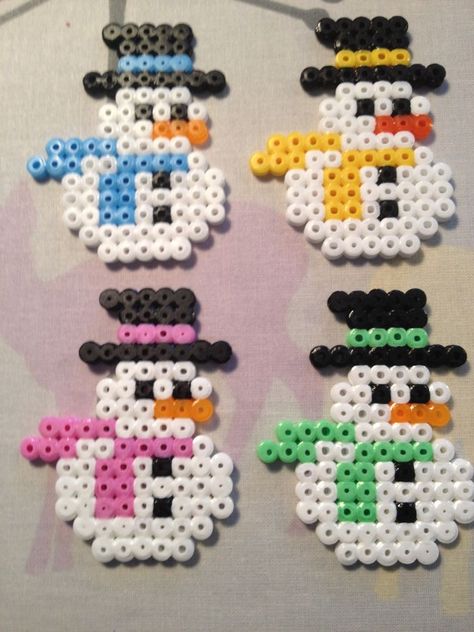 Hamahelmi Ideas, Bead Jewelry Ideas, Hama Beads Christmas, Melt Beads Patterns, Hama Art, Christmas Perler Beads, Háčkované Lemy, Hamma Beads Ideas, Easy Perler Bead Patterns