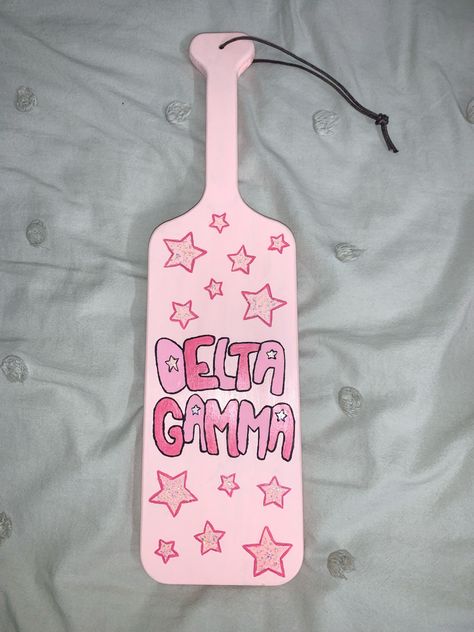 Easy Sorority Paddles, Alpha Gamma Delta Paddle, Sorority Paddles Ideas Simple, Simple Sorority Paddles, Big Little Sorority Paddles, Paddle Painting Ideas Sorority, Sorority Plaques Big Little, Paddle Inspo Sorority, Sorority Big Little Paddles