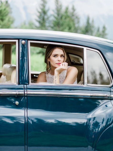 Just love fun wedding photos like this of the bride in a vintage Rolls Royce car waiting for her groom! Some wedding photo portrait inspiration to light up your Thursday! ---Hilary + Jason's Canmore Silvertip Resort Wedding | Calgary Wedding Photographers | Nicole Sarah Photography Rolls Royce Car, Vintage Rolls Royce, Fun Wedding Photos, Royce Car, Gorgeous Centerpieces, Calgary Wedding, Photographer Inspiration, Moraine Lake, Lake Louise