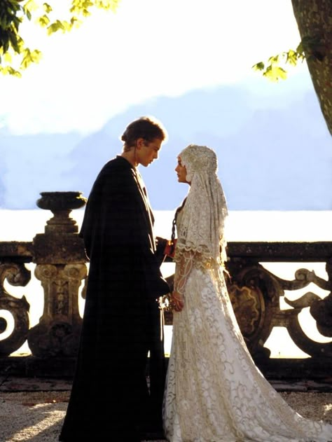 Movie Wedding Dresses, Star Wars Shoes, Star Wars Wedding Theme, Bride Wars, Kristin Scott Thomas, Anakin And Padme, Star Wars Anakin, Star Wars Wedding, Wedding Movies