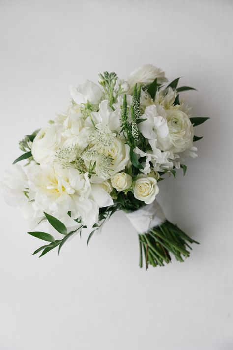 White peony and rose bouquet Peony And Rose Bouquet, Green Flower Arrangements, White Peony Bouquet, White Peonies Bouquet, Floral Design Inspiration, Bouquet Photo, Design For Wedding, Best Wedding Photos, Peony Bouquet