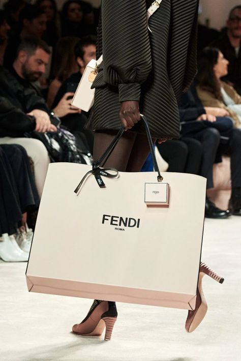 The Big bag trend Autumn-Winter 2020-2021 |Fendi Shopping bag Fendi Aesthetic, Fendi 2020, Big Clutch, Fendi Bag, Bags Aesthetic, Bag Trends, Big Bags, Branded Bags, Dolce & Gabbana