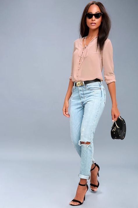 Light Pink Blouse Outfit, Pink Blouse Outfit, Pink Blouses Outfit, Pink Blouses, Blush Blouse, Reinventing Myself, Trendy Work Outfit, Minimalist Street Style, Jessica Alba Style