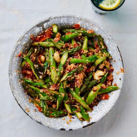 Meera Sodha's vegan recipe for asparagus thoran | Food | The Guardian Vegan Asparagus Recipes, Recipe For Asparagus, Vegan Asparagus, Meera Sodha, Asparagus Seasoning, Recipe For 1, Savory Rice, Steamed Asparagus, Summer Vegetables