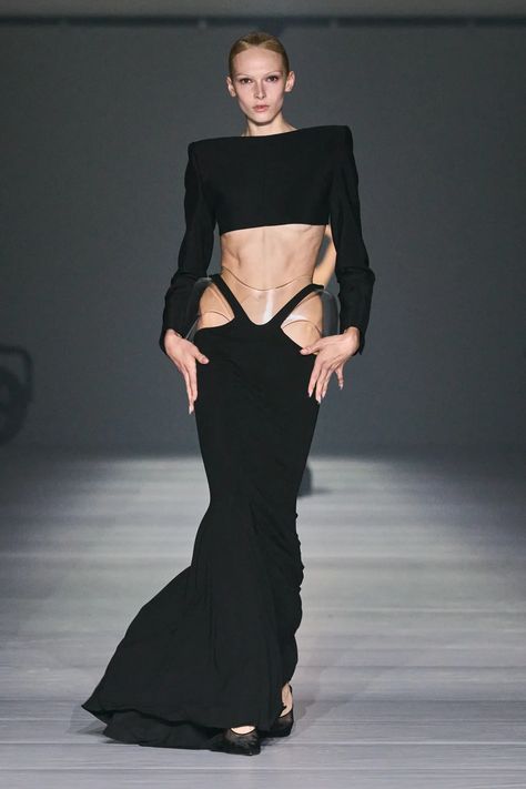 Mugler 90s, Ss 2024, Catwalk Models, Space Fashion, Futuristic Fashion, Creation Couture, Summer 24, Dark Fashion, Spring 2024