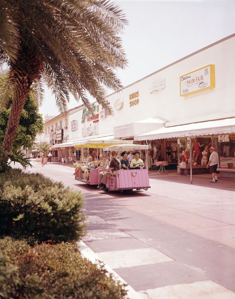 Old Miami, Vintage Miami, Versace Photoshoot, Miami Pictures, Miami Club, Weekend In Miami, Miami Photography, Lincoln Road, Florida Images