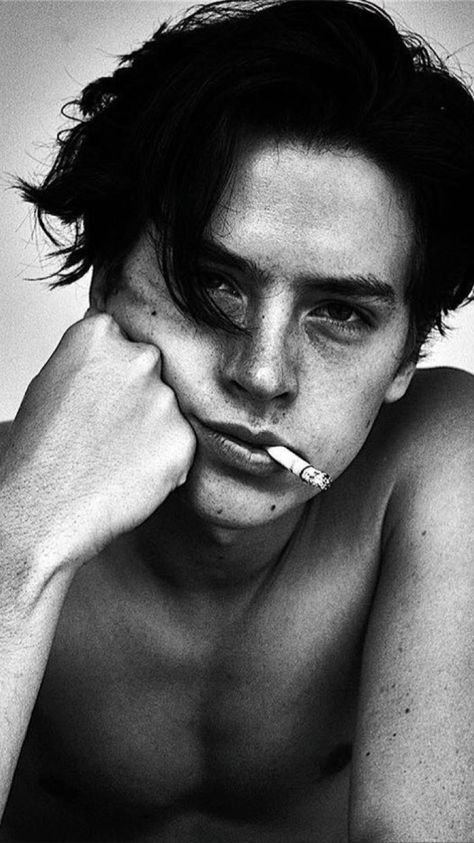 Cole Sprouse Aesthetic, Cole Sprouse Hot, Cole Spouse, Cole Sprouse Wallpaper, Cole Sprouse Jughead, Cole M Sprouse, Gu Family Books, 90s Actors, Riverdale Cole Sprouse